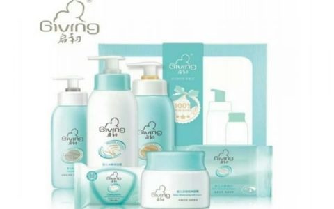 干燥肌肤补水精华液(皮肤干燥用水乳还是擦精华液)