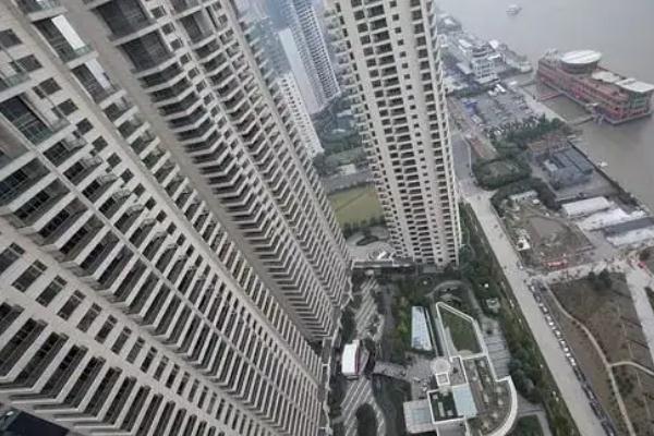 汤臣一品9500万住宅屡遭粪水漫灌 买房是买精装修的好还是毛坯房好