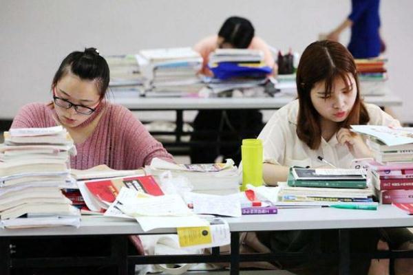 考研国家线讨论度爆棚 考研是每年的几月份