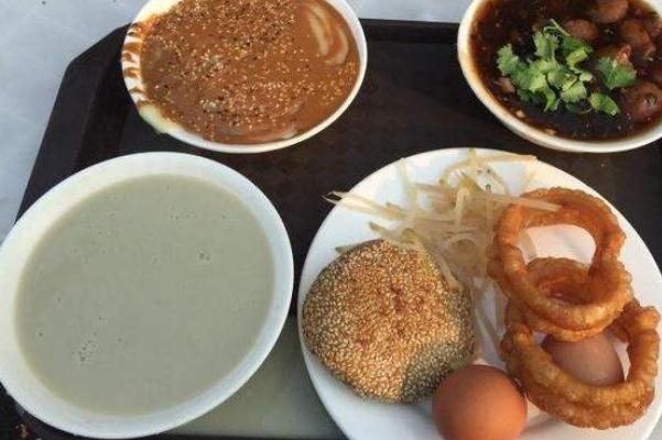 豆汁为什么是酸臭的 豆汁这么难喝为什么还有人喝 豆汁为什么是酸臭的 豆汁这么难喝为什么还有人喝