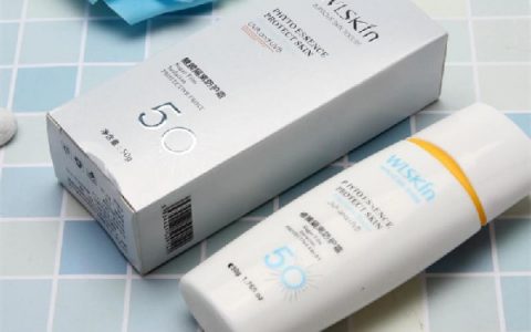 隔离霜有紫色和绿色怎么选(隔离霜有紫色绿色和自然色哪个好)