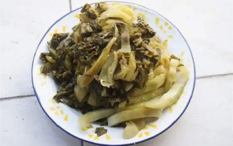 东北酸菜的腌制方法酸菜炖粉条(酸菜炖大骨的酸菜用哪种好)
