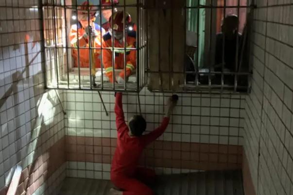 重庆男子梦游翻窗跃出7楼 梦游是一种病吗 重庆男子梦游翻窗跃出7楼 梦游是一种病吗