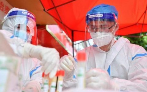 确诊新冠肺炎地表消毒(新冠肺炎世界大流行何时结束)