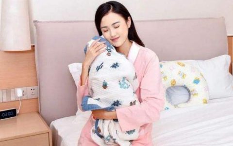 月嫂摔孩子事件(17天大婴儿遭月嫂失手摔地 月嫂的服务内容主要有哪些)