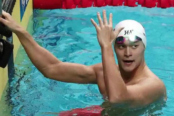 孙杨与泳池渐行渐远常带货到凌晨 直播带货货源哪里找