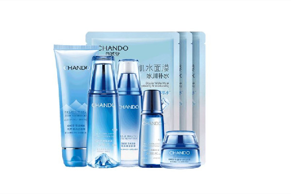 自然堂雪域精粹适合什么年龄 自然堂水乳适合什么肤质