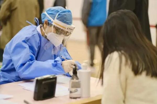 沪新冠出院者回家社区拒绝官方回应 新冠肺炎治好了还会传染给别人吗 沪新冠出院者回家社区拒绝官方回应 新冠肺炎治好了还会传染给别人吗