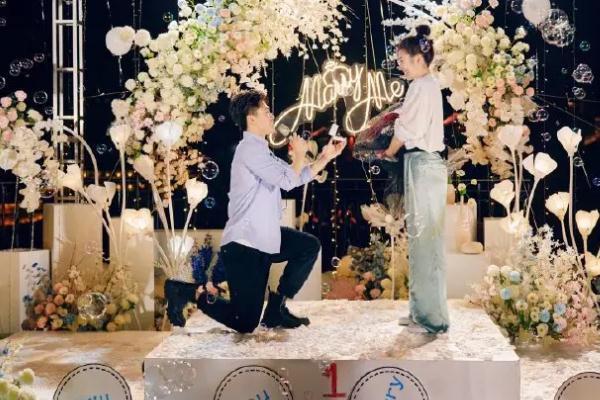 王心迪成功求婚徐梦桃 求婚是跪左腿还是右腿