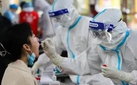 上海本地感染病例超过10万例。新冠肺炎要做多少次核酸才能确诊？