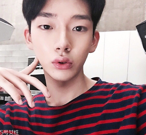 2022夏天男发型 男生夏季清爽发型