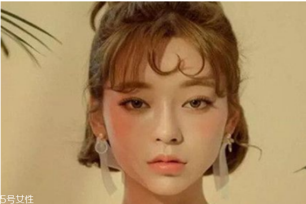 网红八字刘海需要烫吗 2022年流行什么刘海