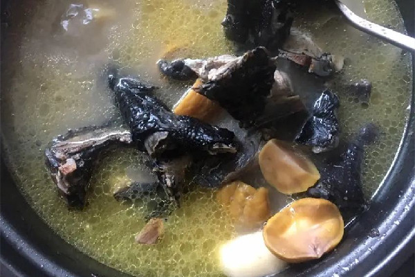 乌鸡炖什么补血补气最好 乌鸡煲汤放什么材料