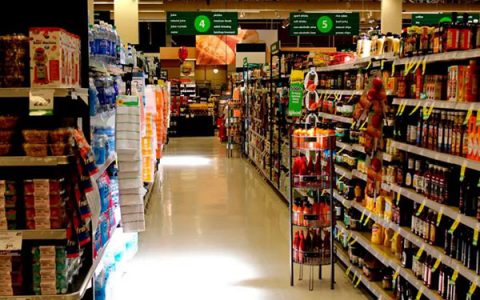 200平米超市一年纯利润40万，3000平方大型超市投资多少钱