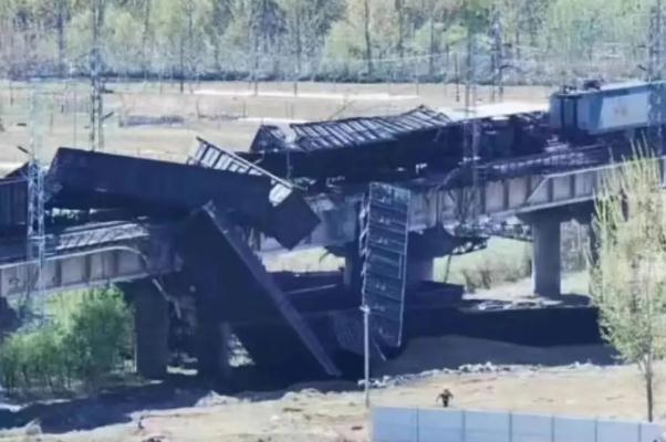 大秦铁路天津段发生火车碰撞 火车是烧油还是用电