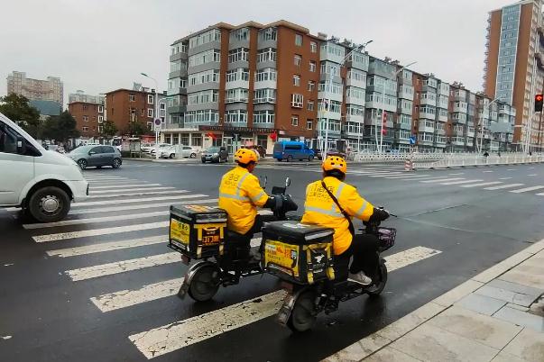 产地直发？外卖小哥菜地收菜后配送 外卖员需要什么条件