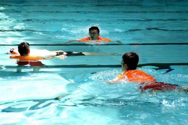 郑州一游泳馆坍塌已救出10人 游泳是剧烈运动吗