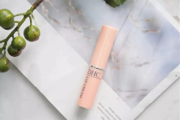 唇膏吃进嘴里没事吧 唇膏对人体有害吗