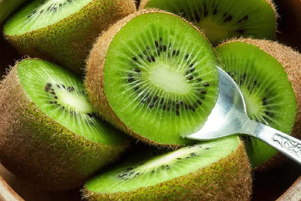 猕猴桃要变软了才能吃吗 猕猴桃怎么催熟