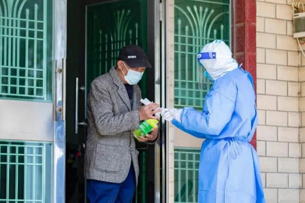 男子将上门送药志愿者打出血被拘 志愿者是做什么的 男子将上门送药志愿者打出血被拘 志愿者是做什么的