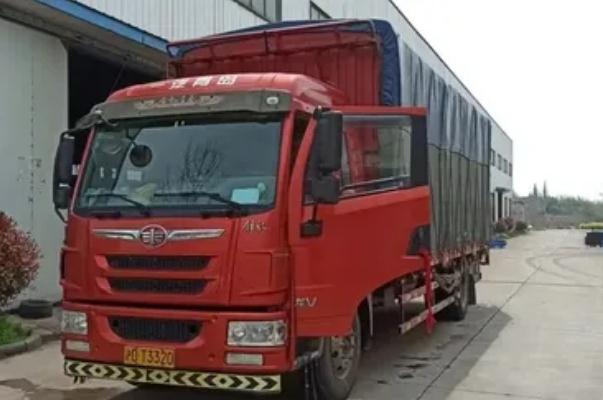 沪牌照不给进货车司机车上住27天 新冠肺炎传染性相对较强的时期是