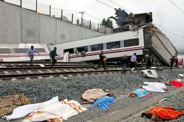 大秦铁路货运火车脱线无人员伤亡 火车要提前多久到站检票