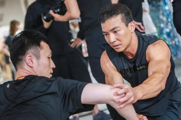 全网都在等刘畊宏批健身作业 健身的好处与坏处 全网都在等刘畊宏批健身作业 健身的好处与坏处