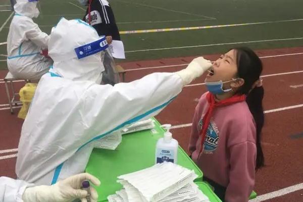 郑大教师醉酒扰乱核酸现场被处分 喝酒可以做核酸检测吗