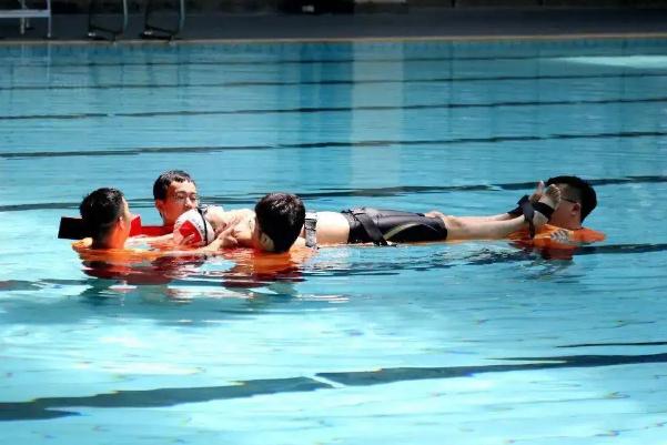 郑州一游泳馆坍塌已救出10人 游泳是剧烈运动吗