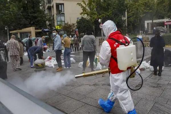 小区封控后团购矿泉水可乐合适吗 新冠肺炎轻型需要治疗多久