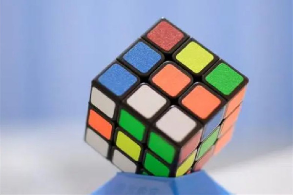 魔方是磁力的好还是不带磁力好 魔方买几阶的好