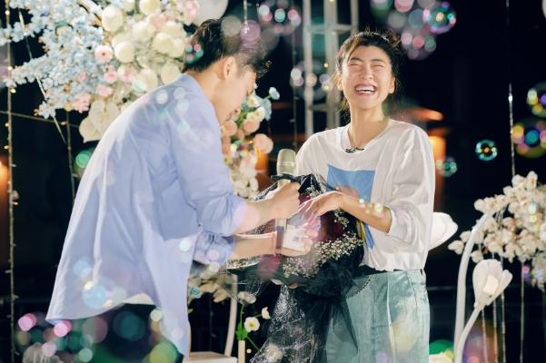 王心迪成功求婚徐梦桃 求婚是跪左腿还是右腿