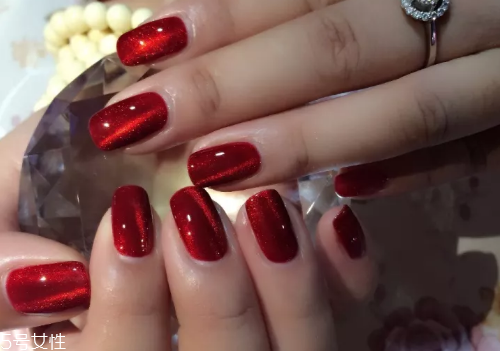 猫眼美甲2022新款 猫眼石美甲的做法注意事项