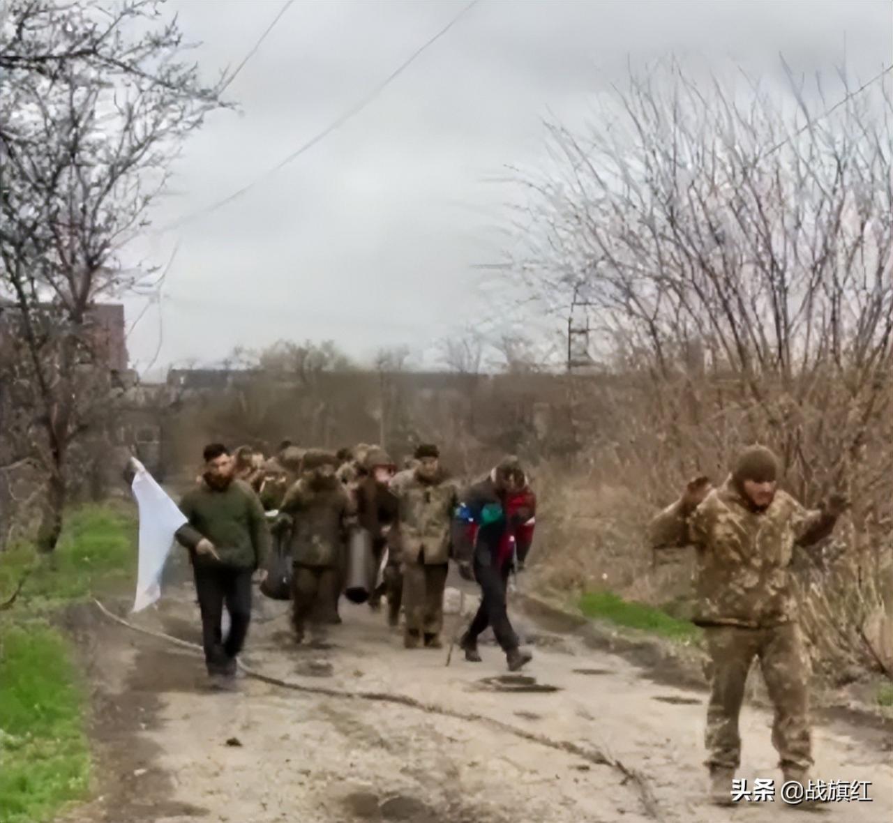 俄乌局势迎来重大转折！多支乌军连续投降，乌克兰大势已去