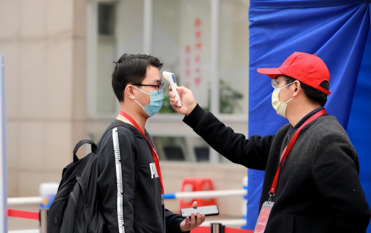 上海多所高校放假时间提前，郑州和武汉有“大动作”，隔离费全免