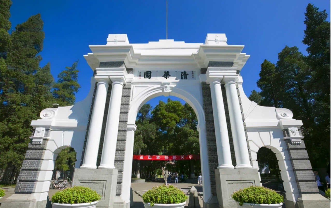 国内“十大名校”排行,前8名几乎没争议,后两名竞争却异常激烈