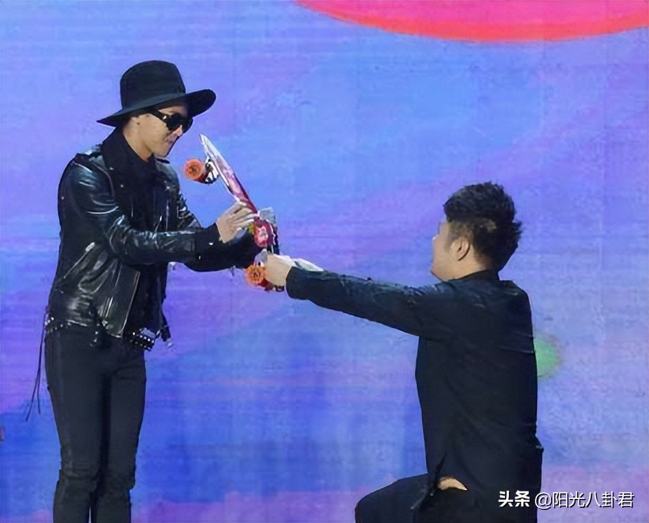 众女星与心仪男星同框名场面，杨幂骑谢霆锋肩上，吴昕见李晨大哭