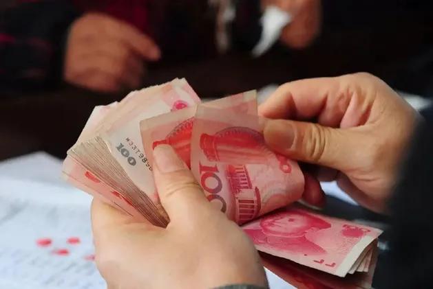 100亿资金,中央再次发放农业补贴,看看哪些农民能领?咋领取?