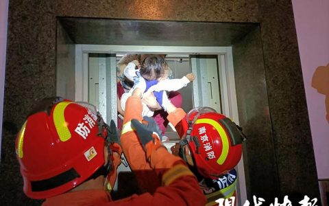 南京浦口小区电梯仅6个月 消防应急救援——