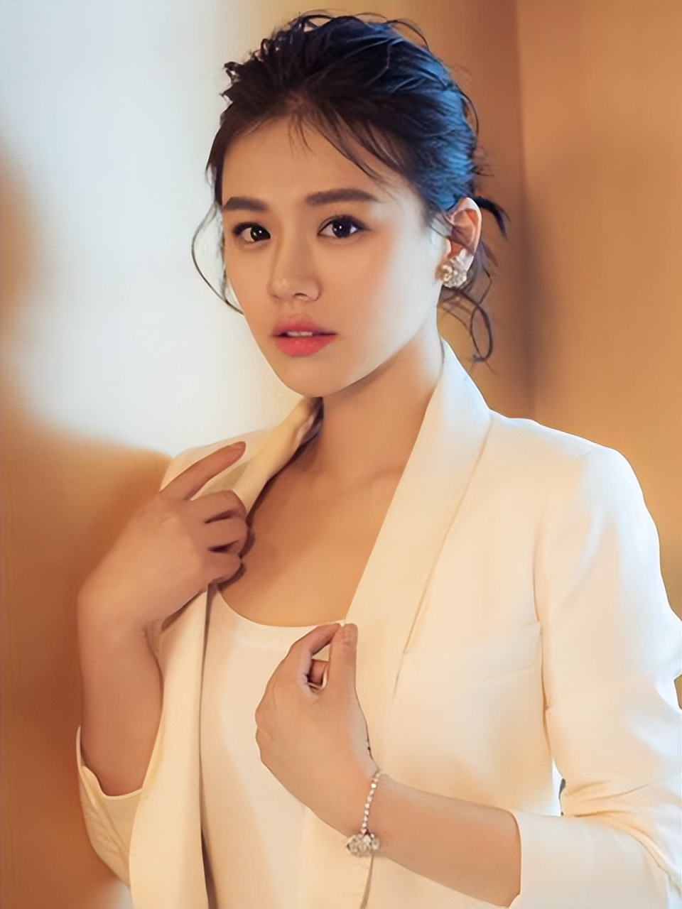 影后马思纯近况曝光，疑似怀孕明星气质全无，身形臃肿发福认不出