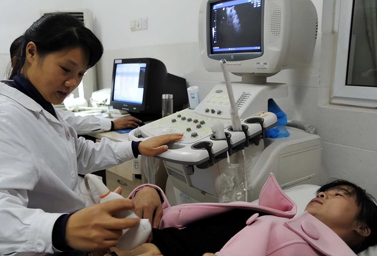 出生就“存活率低”的娃，要不要不遗余力去救？不同情况不同对待