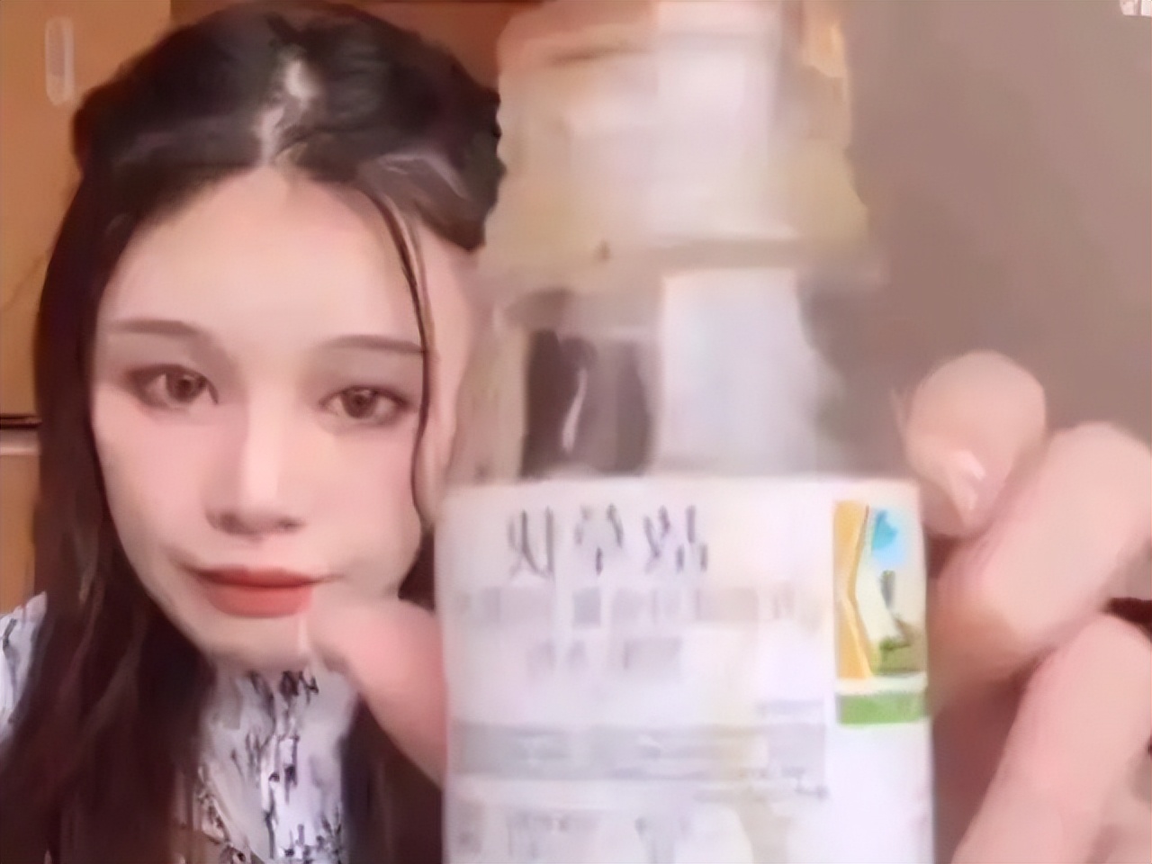 自古网红多薄命？跳河救人、胃癌、喝农药，一个比一个离谱