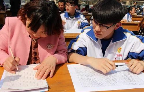 中考后信心满满,高一结束家长就“佛系”了,高中比你想象中更难
