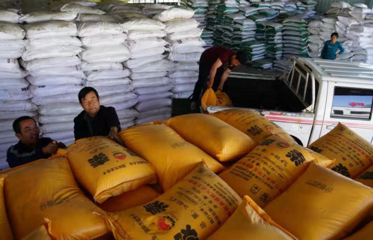 油价将迎第10次调整，预测又要涨，山东尿素价格降了！看看啥情况