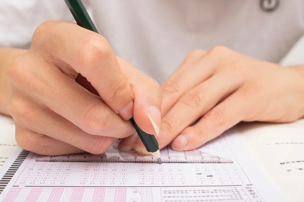 省外缴纳的公积金能否在湖州买房？养老金有节日补贴吗？小布帮你问(114)