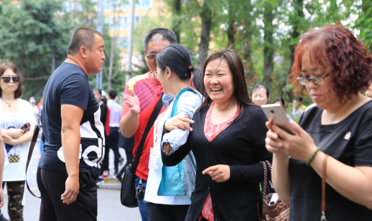 中考后信心满满，高一结束家长就“佛系”了，高中比你想象中更难