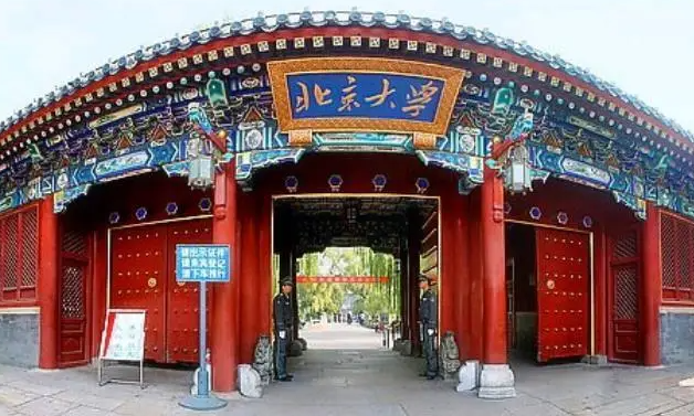 国内“十大名校”排行,前8名几乎没争议,后两名竞争却异常激烈