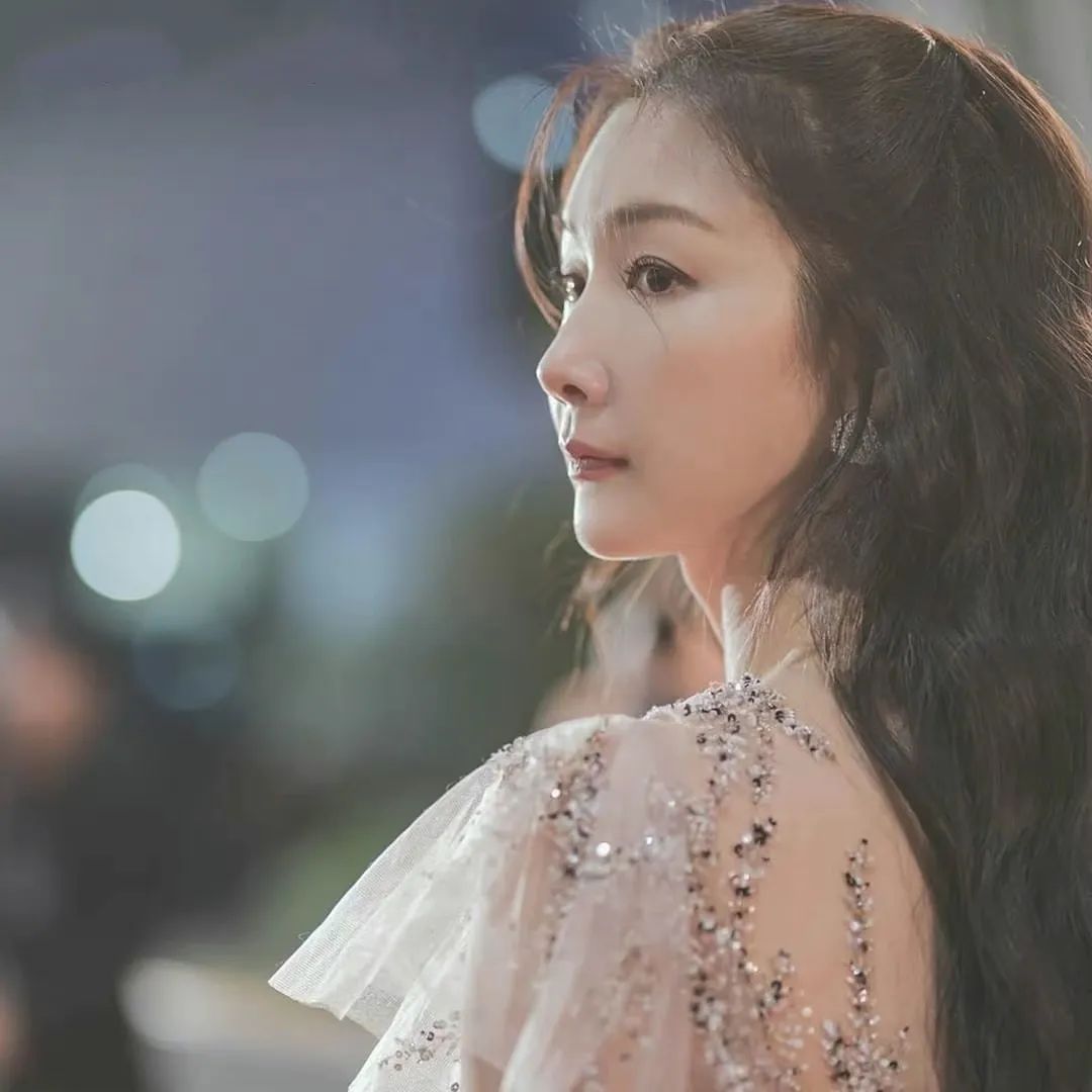 丈夫被曝出轨？无视风言风语，初代韩流女神时隔两年出演新剧！