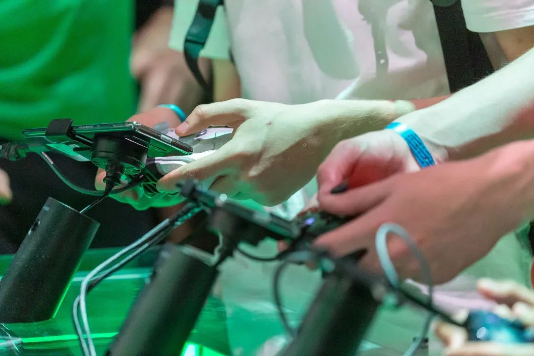 一直被说倒闭的微软，其实赚翻了