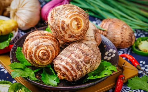 芋头要用冷水煮还是热水煮(芋头用开水煮还是冷水煮)